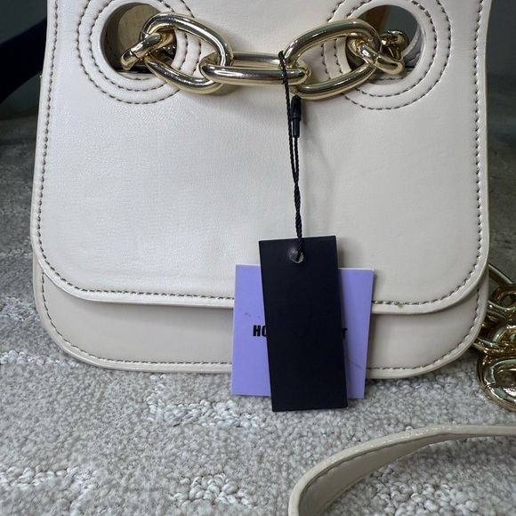 Chic Winter White Mini Bag with Gold Chain - Picture 2 of 8